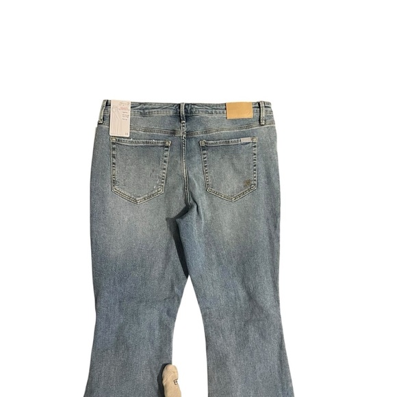 3/$30 🍂 Seven7 Felicity High Rise Slim Light Blue Flared Jeans - Picture 6 of 11